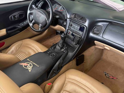 Used 2001 Chevrolet Corvette Convertible w/ Preferred Equipment Group2 image 5