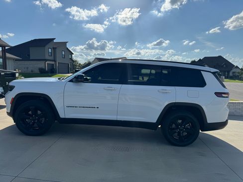 Used 2023 Jeep Grand Cherokee L Limited w/ Black Appearance Package image 8