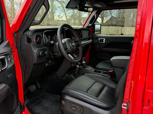 Used 2024 Jeep Wrangler Unlimited Rubicon image 9