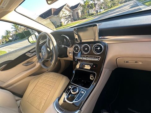 Used 2019 Mercedes-Benz GLC 300 image 6