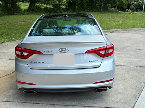 Used 2015 Hyundai Sonata Limited w/ Option Group 06 FWD image 18