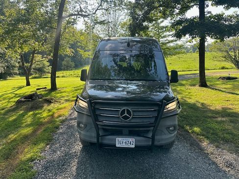 Used 2019 Mercedes-Benz Sprinter 2500 image 2