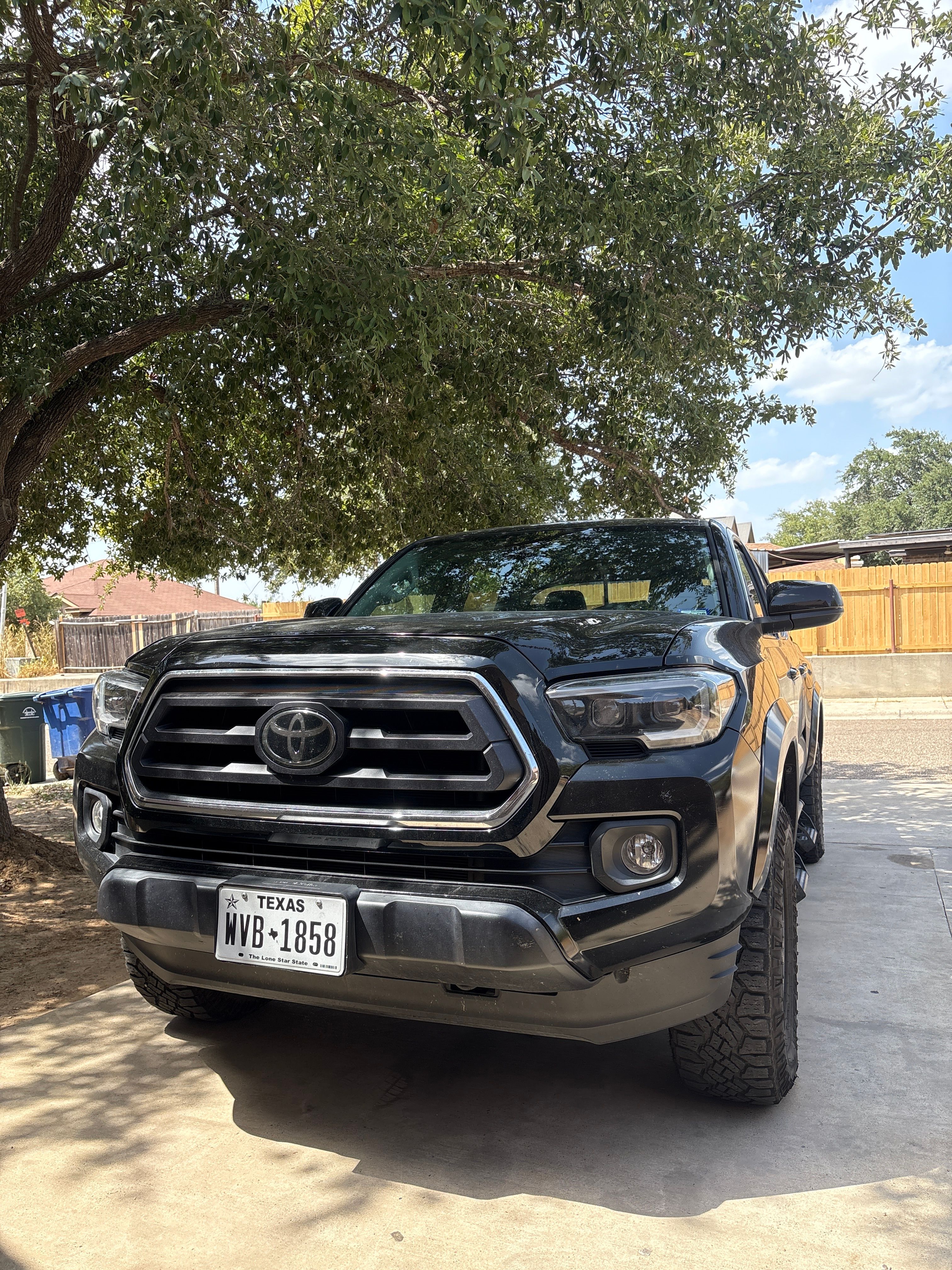 Used 2023 Toyota Tacoma SR5 RWD image 2