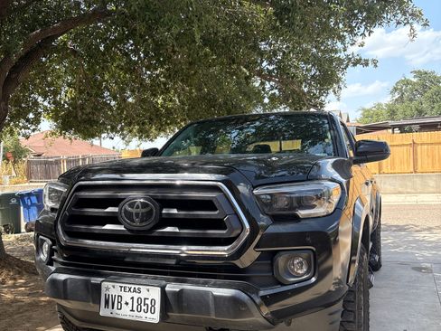 Used 2023 Toyota Tacoma SR5 RWD image 2