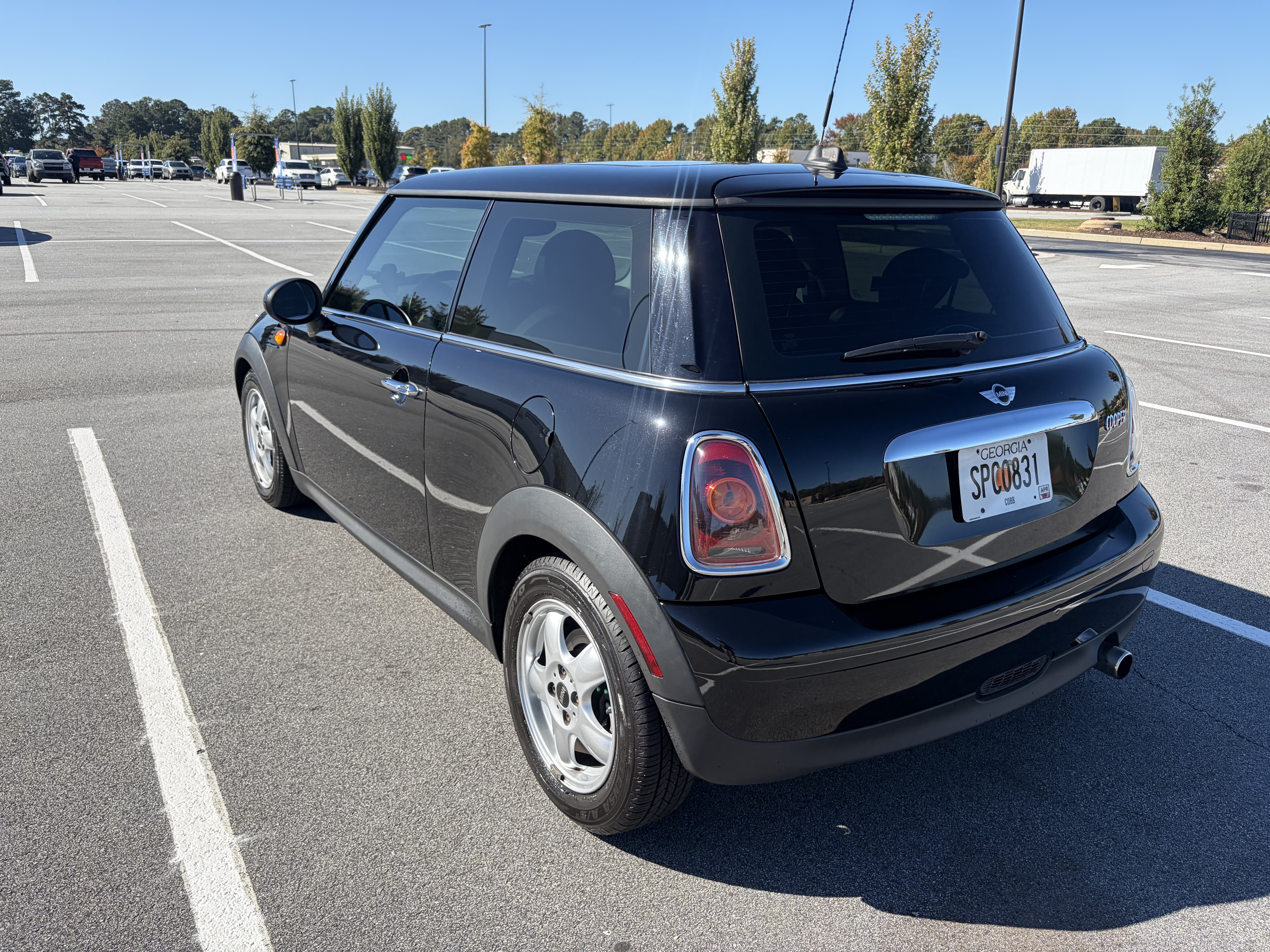 Used 2009 MINI Cooper Hardtop w/ Premium Pkg FWD image 1