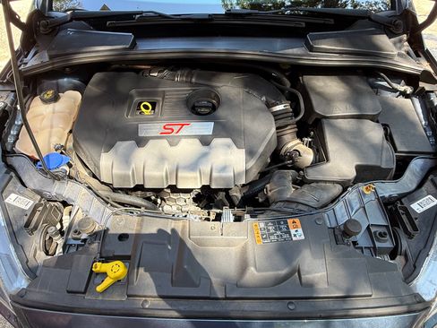 Used 2018 Ford Focus ST w/ Equipment Group 401A FWD image 17