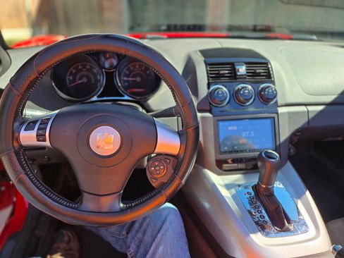 Used 2009 Saturn Sky image 12
