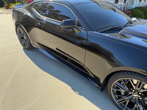 Used 2018 Chevrolet Camaro ZL1 image 2