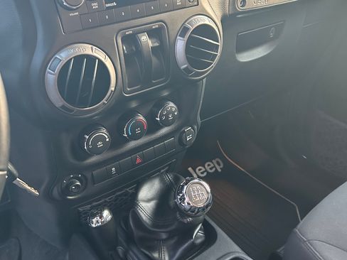 Used 2016 Jeep Wrangler Sport w/ Quick Order Package 23S AWD/4WD image 8