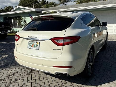 Used 2019 Maserati Levante S GranLusso image 8