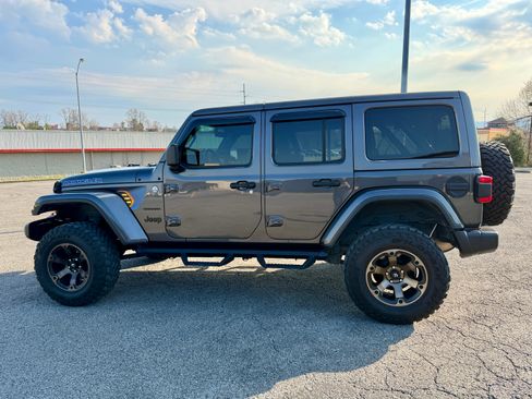 Used 2021 Jeep Wrangler Unlimited Sahara image 2