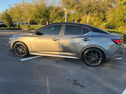 Used 2021 Nissan Sentra SR w/ SR Premium Package FWD image 2