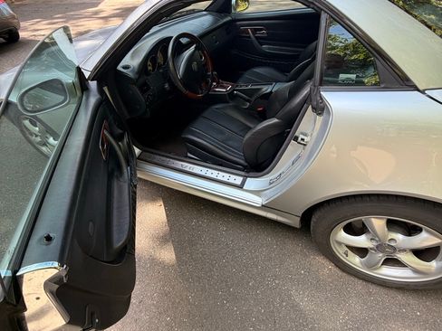 Used 2001 Mercedes-Benz SLK 320 image 11