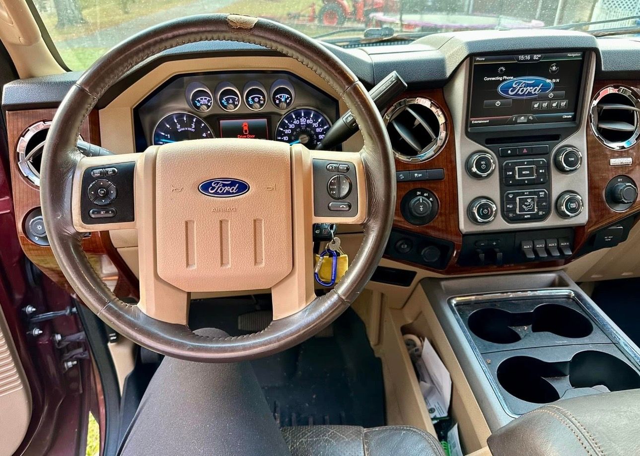 Used 2015 Ford F250 King Ranch w/ FX4 Off-Road Package AWD/4WD image 9