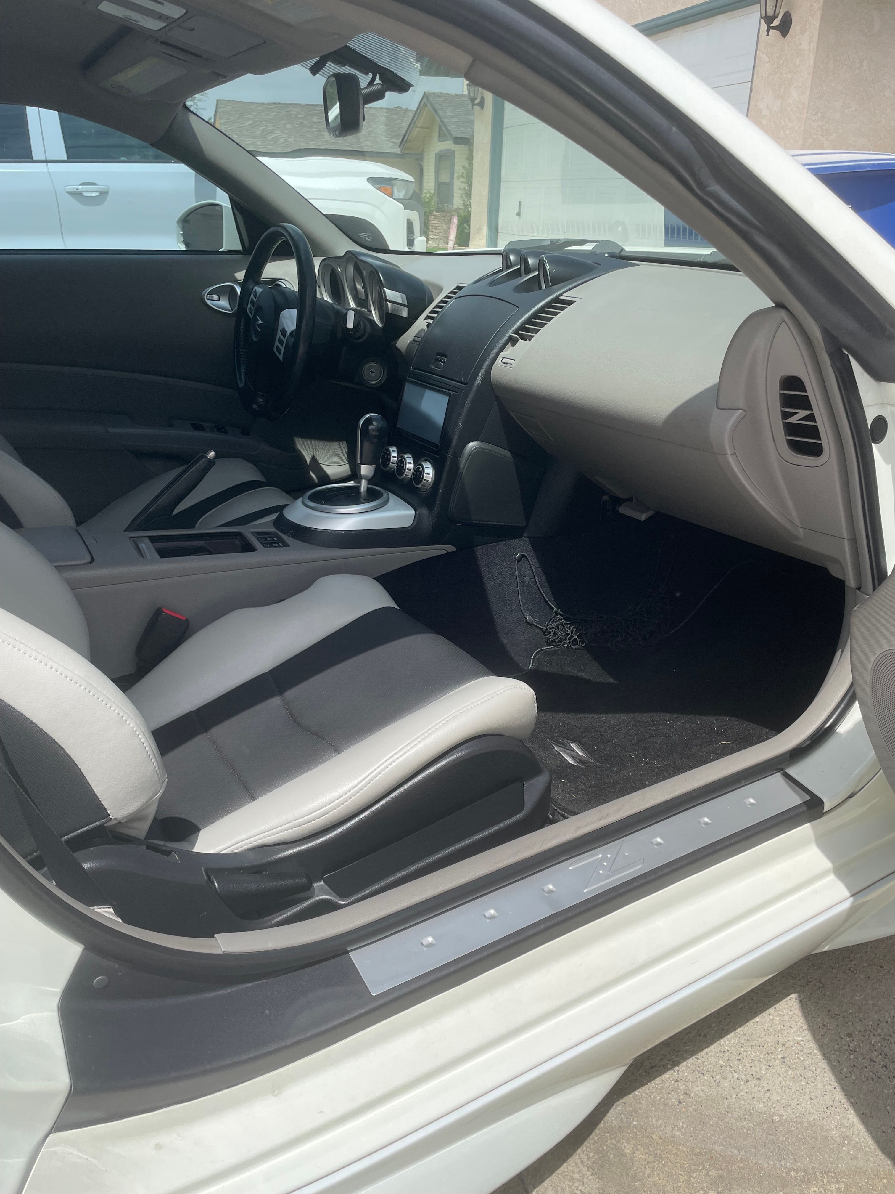 Used 2006 Nissan 350Z Touring w/ (N93) Cargo Convenience Pkg RWD image 8