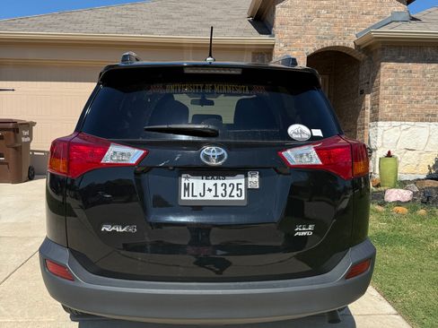 Used 2014 Toyota RAV4 XLE AWD/4WD image 8