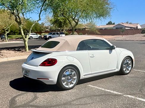 Used 2013 Volkswagen Beetle 2.5 image 1