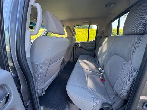 Used 2016 Nissan Frontier SV AWD/4WD image 10