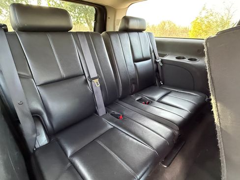Used 2012 Chevrolet Suburban LT image 18
