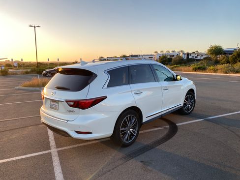 Used 2019 INFINITI QX60 Luxe w/ Sensory Package FWD image 8