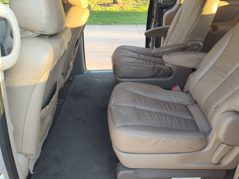 Used 2012 Kia Sedona EX w/ Luxury Pkg FWD image 9