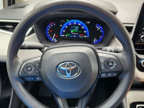 Used 2021 Toyota Corolla LE image 9