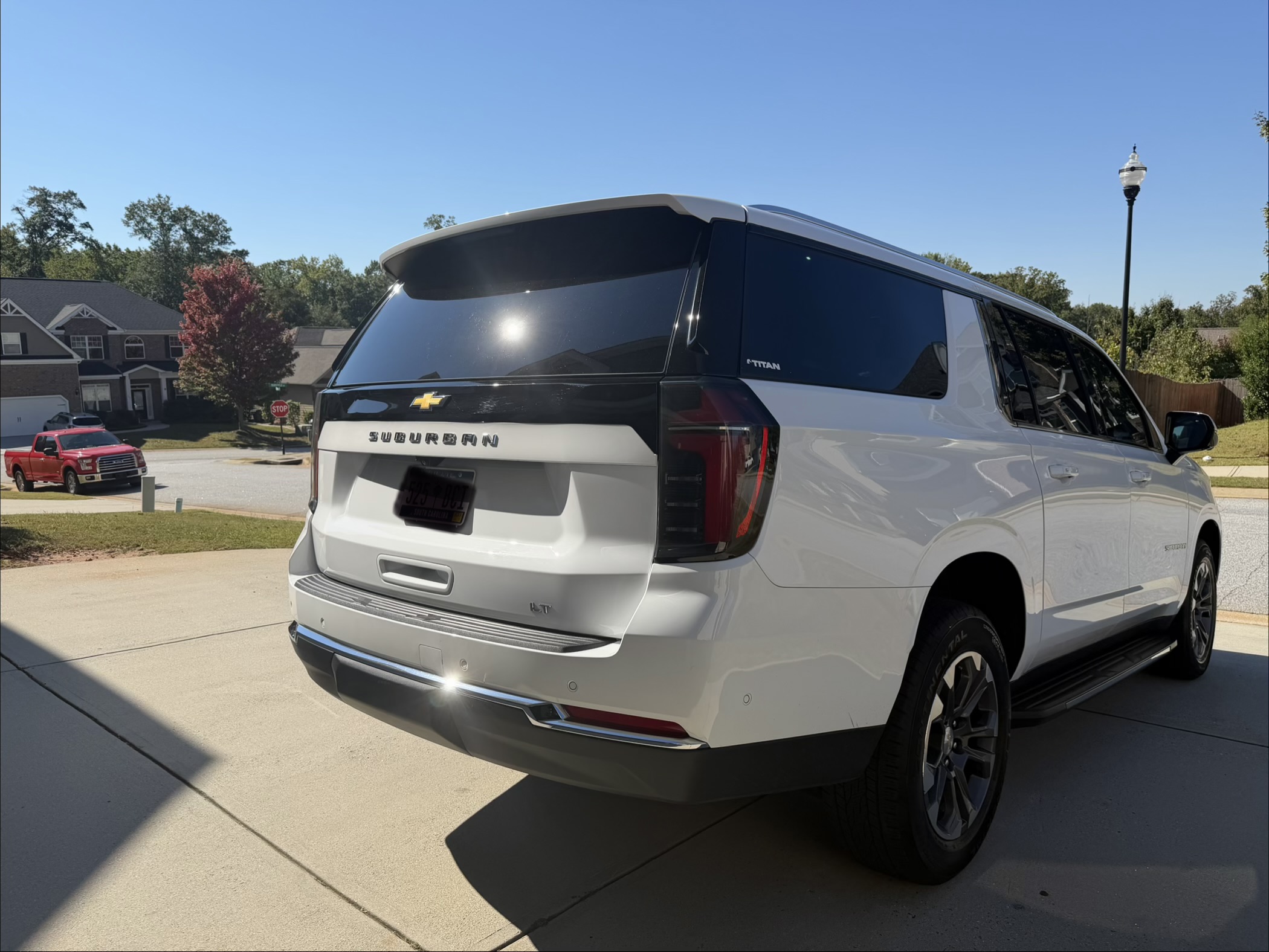 Used 2025 Chevrolet Suburban LT AWD/4WD image 4