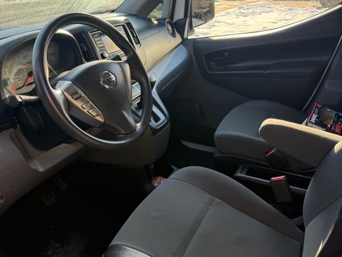 Used 2018 Nissan NV200 S w/ Back Door Glass Package image 5