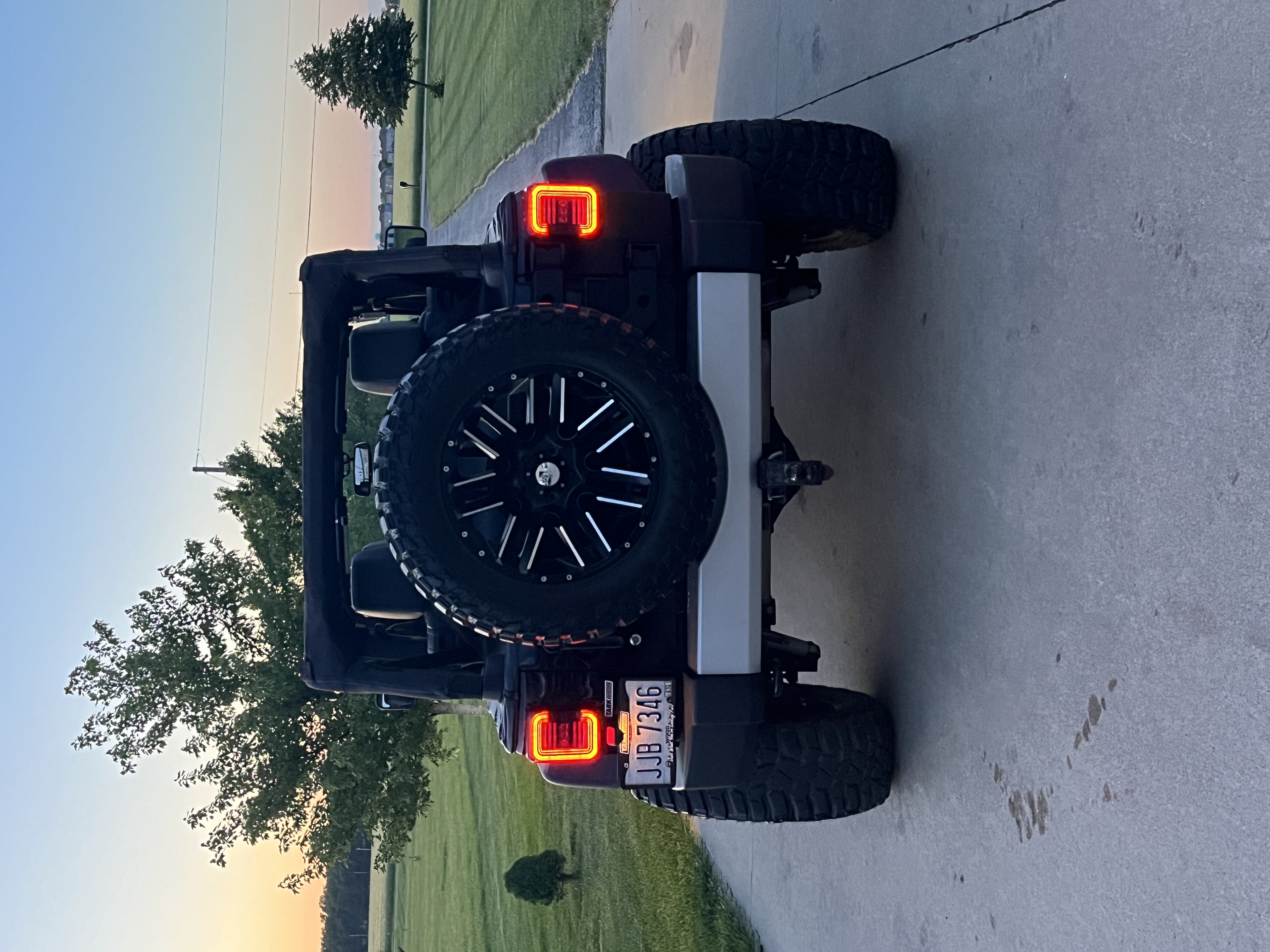 Used 2013 Jeep Wrangler Unlimited Sahara w/ Connectivity Group AWD/4WD image 5
