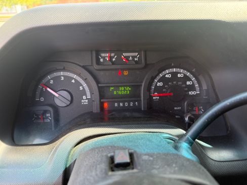 Used 2013 Ford E-250 and Econoline 250 Extended w/ Exterior Upgrade Pkg image 8