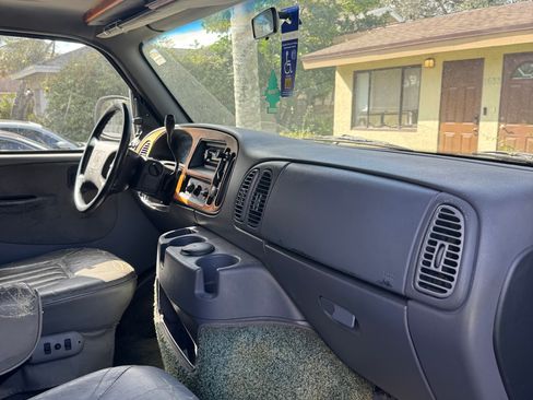 Used 1998 Dodge B1500 image 8