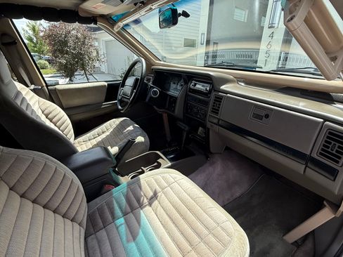 Used 1995 Jeep Grand Cherokee Laredo AWD/4WD image 16