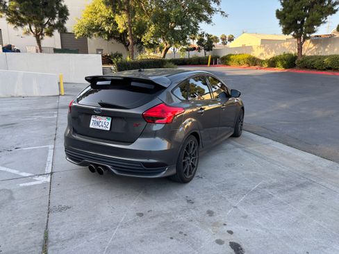 Used 2016 Ford Focus ST FWD image 8