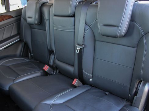 Used 2015 Mercedes-Benz GL 550 4MATIC image 16