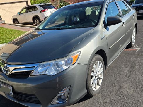 Used 2013 Toyota Camry XLE w/ Leather Pkg image 1