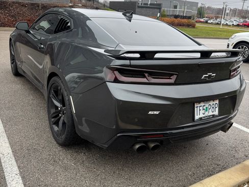 Used 2016 Chevrolet Camaro SS image 9