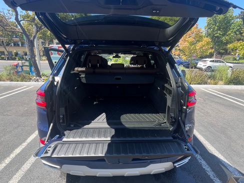 Used 2023 BMW X5 xDrive40i w/ Premium Package AWD/4WD image 2