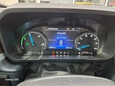 Used 2023 Ford Maverick Lariat w/ Lariat Luxury Package image 9