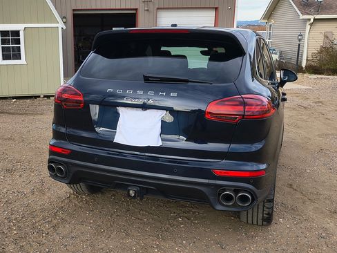 Used 2015 Porsche Cayenne S image 5