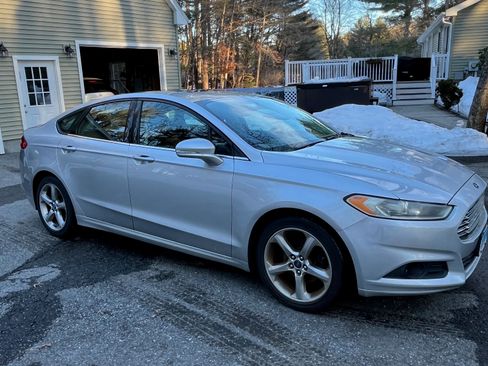 Used 2013 Ford Fusion SE image 4