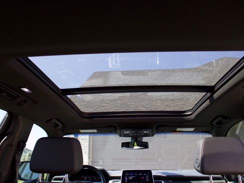 Used 2021 Chevrolet Tahoe Z71 w/ Luxury Package AWD/4WD image 25