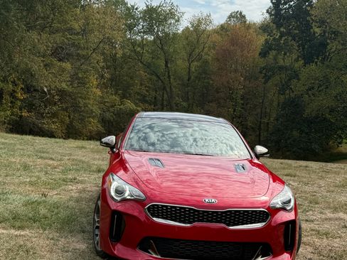 Used 2020 Kia Stinger GT-Line w/ Sun & Sound Package image 4