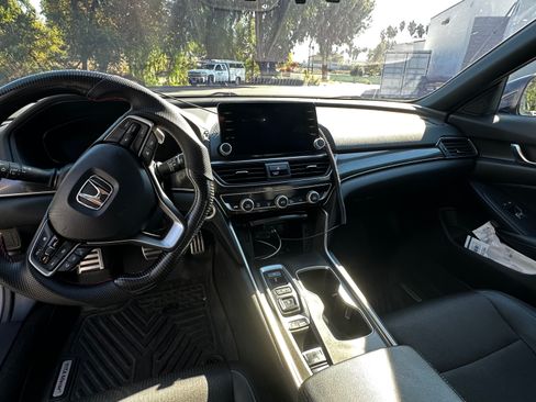 Used 2021 Honda Accord Sport image 9