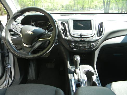 Used 2019 Chevrolet Equinox LT FWD image 21