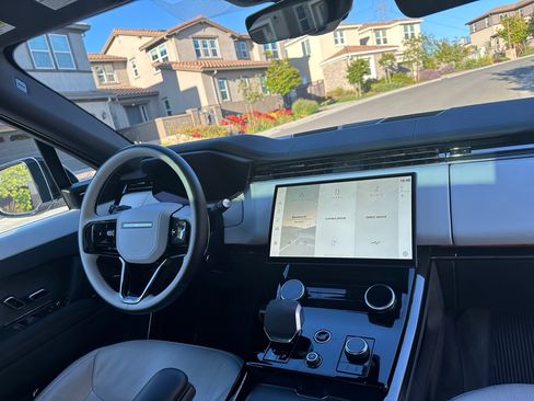 Used 2023 Land Rover Range Rover Sport SE Dynamic image 5