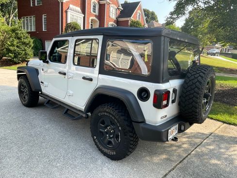 Used 2025 Jeep Wrangler Unlimited Sport AWD/4WD image 2