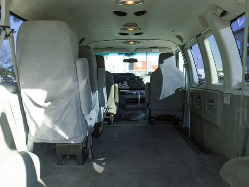 Used 2014 Ford E-150 and Econoline 150 Wagon image 6