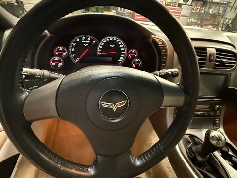 Used 2006 Chevrolet Corvette Convertible w/ Preferred Equipment Group image 6