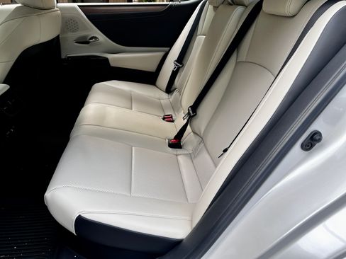 Used 2024 Lexus ES 300h F Sport image 23