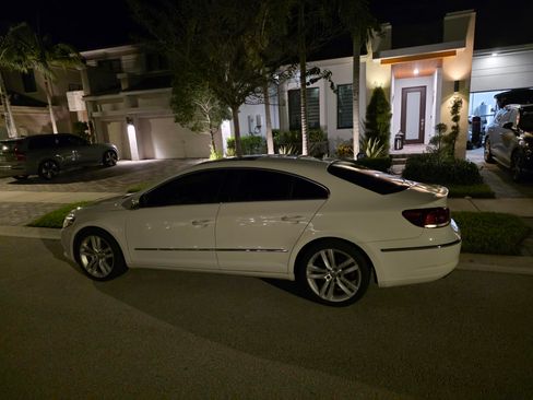 Used 2013 Volkswagen CC Lux image 2